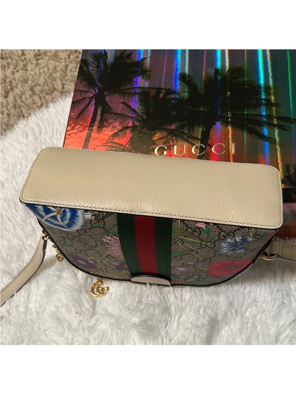 Gucci Floral GG Supreme Canvas Small Shoulder Bag — Multicolor - Picture 8 of 13